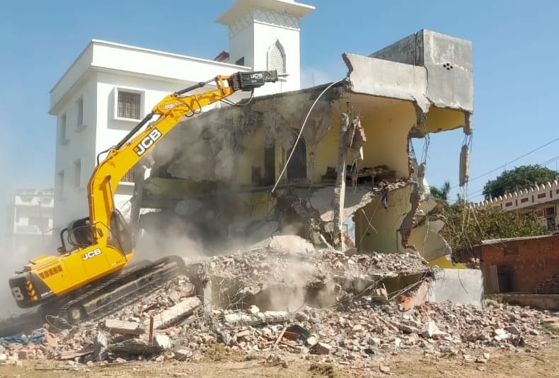Two storey building of Mukhtar Ansari  MLA son Abbas completely demolished in mau