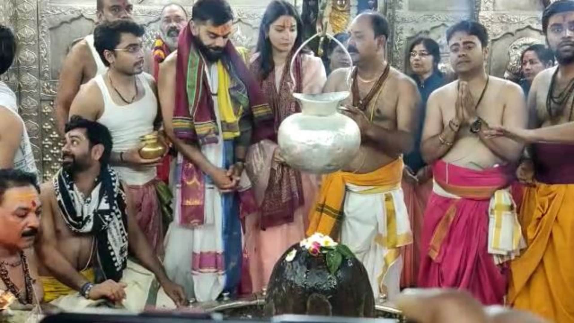 Virat Kohli And Anushka Sharma Visits Ujjain Mahakaleshwar Temple