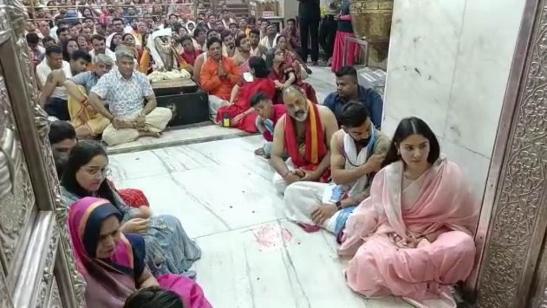Virat Kohli And Anushka Sharma Visits Ujjain Mahakaleshwar Temple