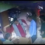 Prayagraj News : ढाबा संचालक को थप्पड़ जड़ते भाजपा नेता का वायरल फोटो।