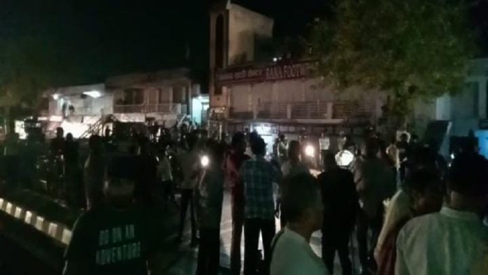 Agra: Uproar over the death of a rickshaw puller in an accident