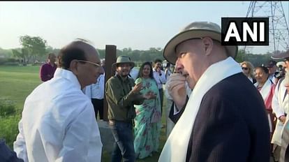 Delhi: एलजी वीके सक्सेना ने जी-20 शेरपा अमिताभ कांत के साथ असिता ईस्ट प्रोजेक्ट का किया मुआयना असिता ईस्ट प्रोजेक्ट का एलजी ने लिया जायजा