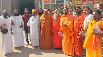 राम मंदिर: निर्माण की प्रगति देखकर निहाल हुए संत-धर्माचार्य, बोले- 500 साल के संघर्ष के बाद आया है दिव्य अवसर राम मंदिर निर्माण की प्रगति देखने के बाद अयोध्या के साधु-संत।