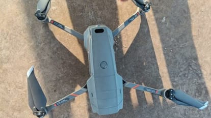 क्षतिग्रस्त हालत में मिला ड्रोन।