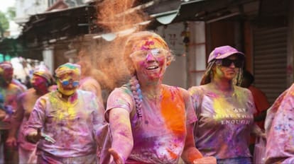 Holi 2023: गोरखपुर में होलिका दहन के चलते आज बदला यातायात, इन रास्तों पर डायवर्जन लागू सांकेतिक तस्वीर।