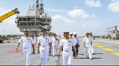 INS Vikrant: पहली बार समुद्र के बीच आईएनएस विक्रांत पर होगी नौसेना कमांडर्स की बैठक, जानें खासियत नौसेना की कमांडर कॉन्फ्रेंस छह मार्च से शुरू होने जा रही है