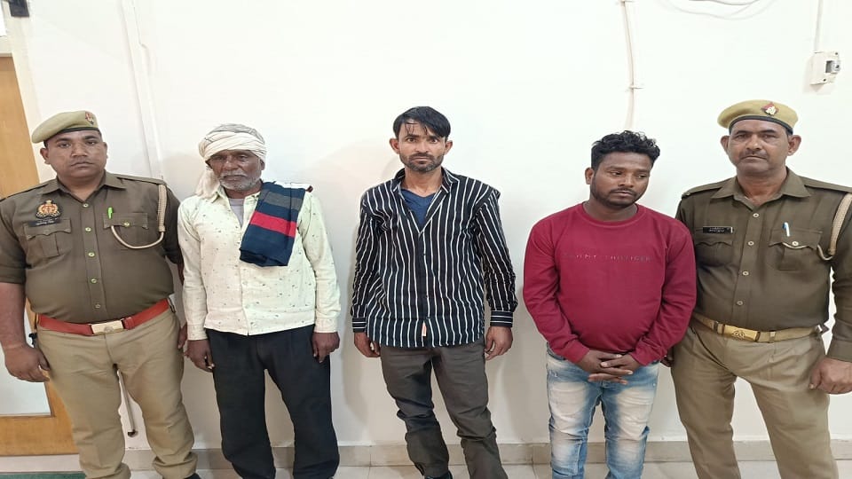 Gang used to steal by talking in code word three arrested in agra
