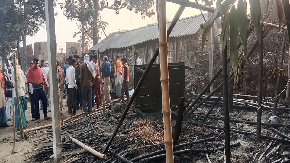 Fire broke out in the hut due to the spark of the bonfire in Kushinagar