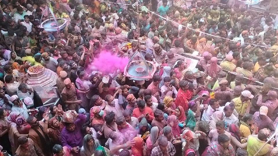 Five people deteriorated due to suffocation in crowd of devotees at Thakur Banke Bihari temple in Mathura