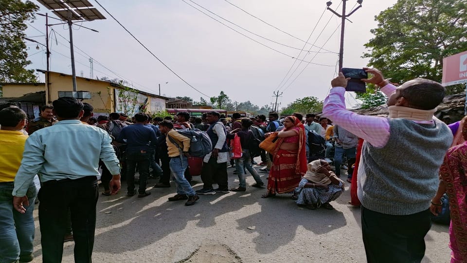 180 passengers seated in a private bus going from Jaldhar to Bahraich