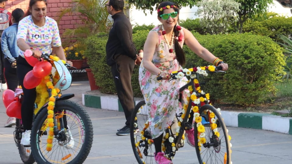 Cyclegiri Group organized cycle ride on occasion of International Women's Day