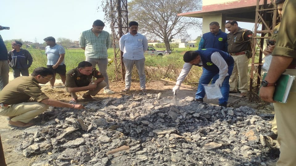 Brothers killed sister by strangulation and then cremated the dead body at night in hapur