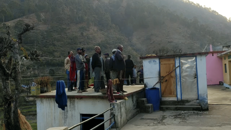 Uttarakhand Unique News Story leopard and Dog locked together in Toilet whole night in Tehri