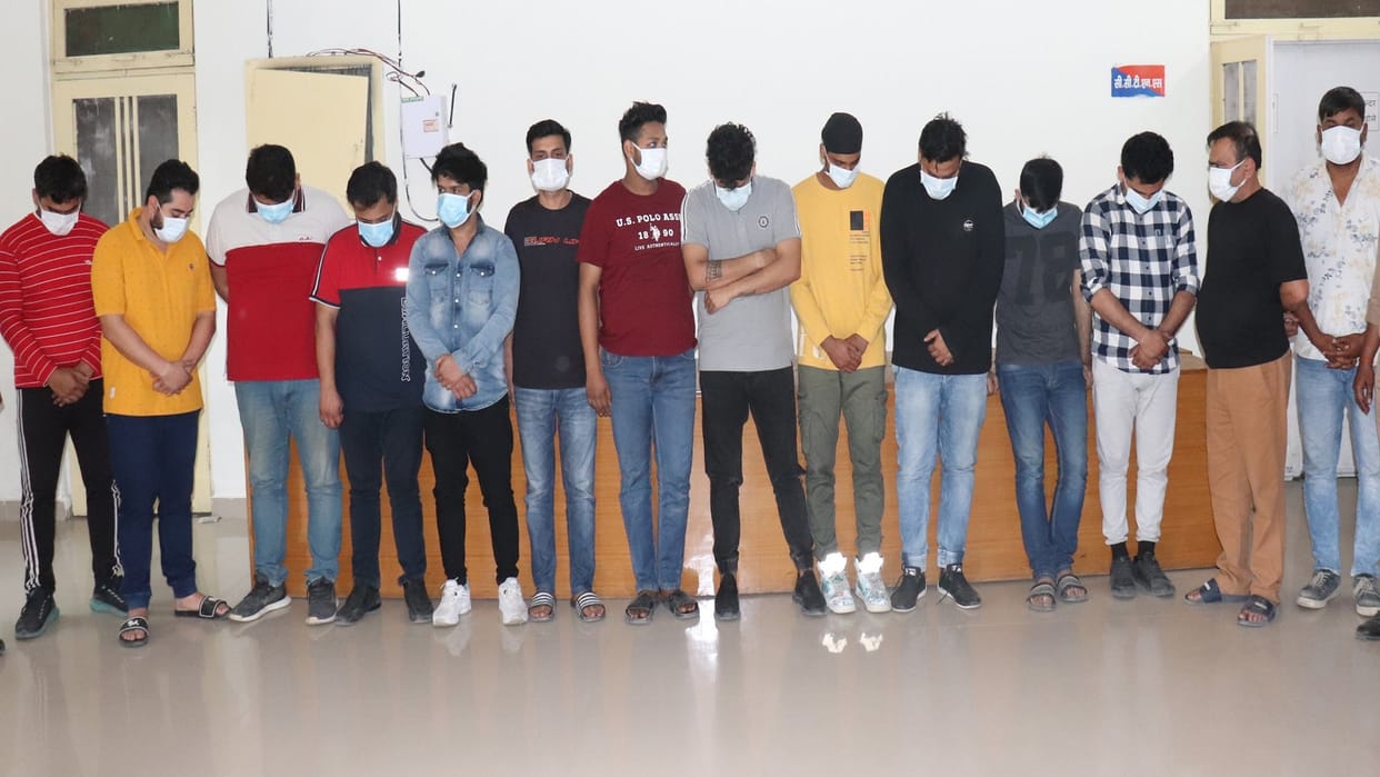 Call center busted in Ghaziabad Indirapuram cheated 500 foreigners