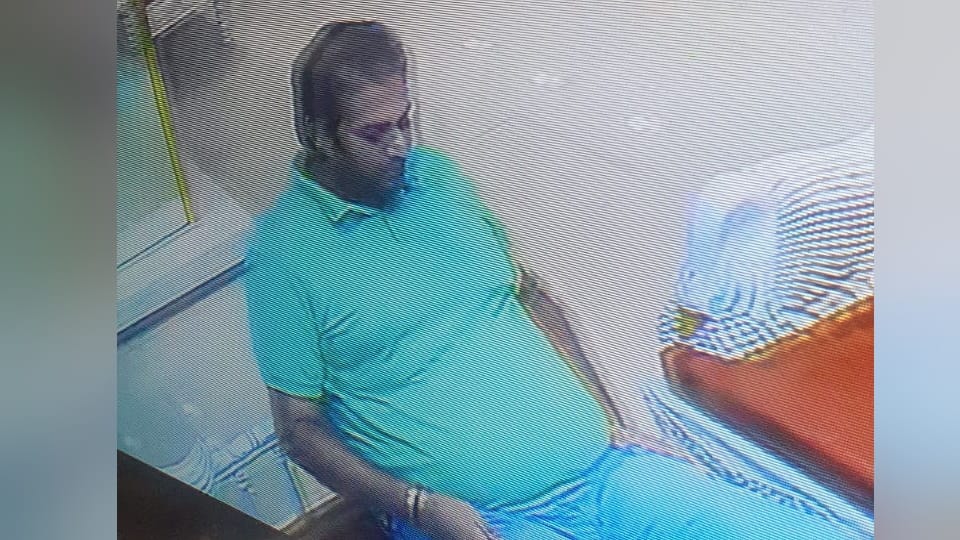 Posing as SHO of Pehowa, unknown person absconded with jewelery worth eight lakh from Jeweller in Kaithal
