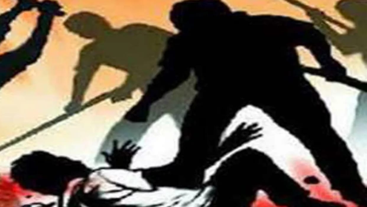 Khandwa Deadly attack on father for breaking FD worth Four lakh