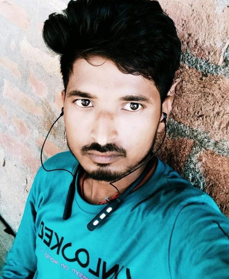 Kanpur Dehat : In Pratappur Khas village, a young man hanged himself on a tree, police started investigation