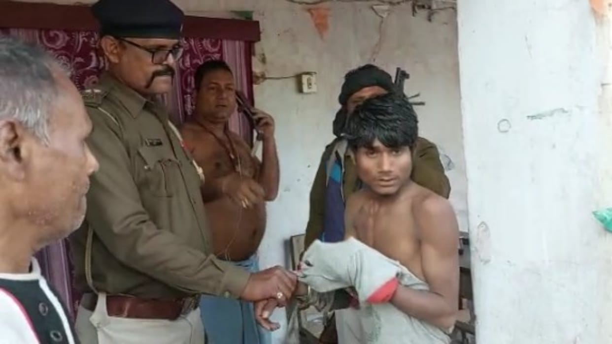 miscreant shot youth near Hilsa Municipal Council office in Nalanda mob thrashed accused handed over to police