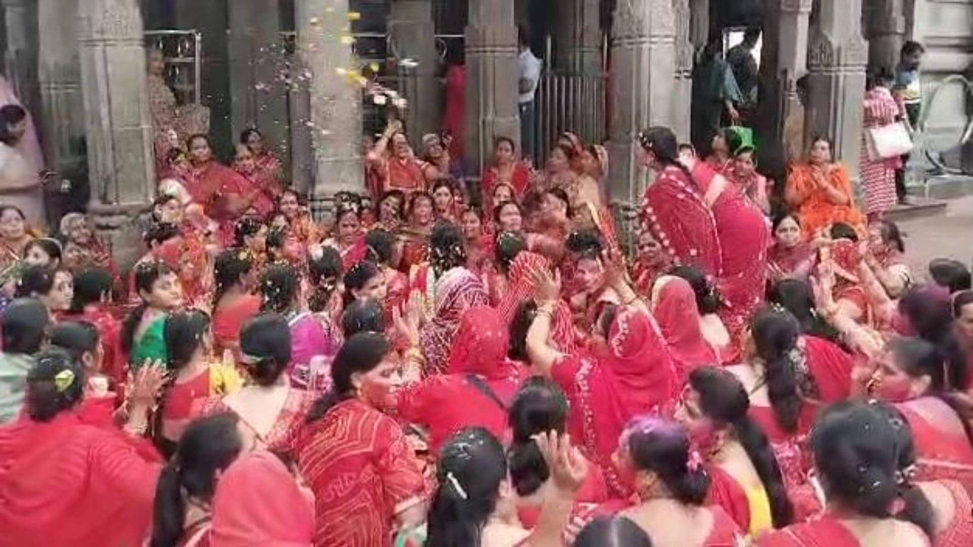 Ujjain Holi 2023 Bhajan Mandali Celebrated Phag Festival in the Courtyard of Mahakal Temple See Photos