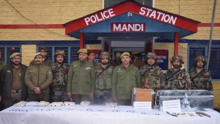 जम्मू-कश्मीर:पाकिस्तान से आने के बाद लाला रफी फैला रहा था नारको ...