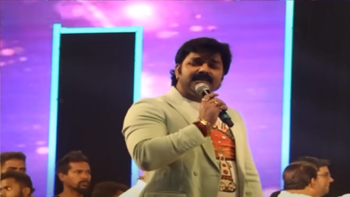 Pawan Singh Gave Performance On Bhojpuri Songs In Raipur Amar