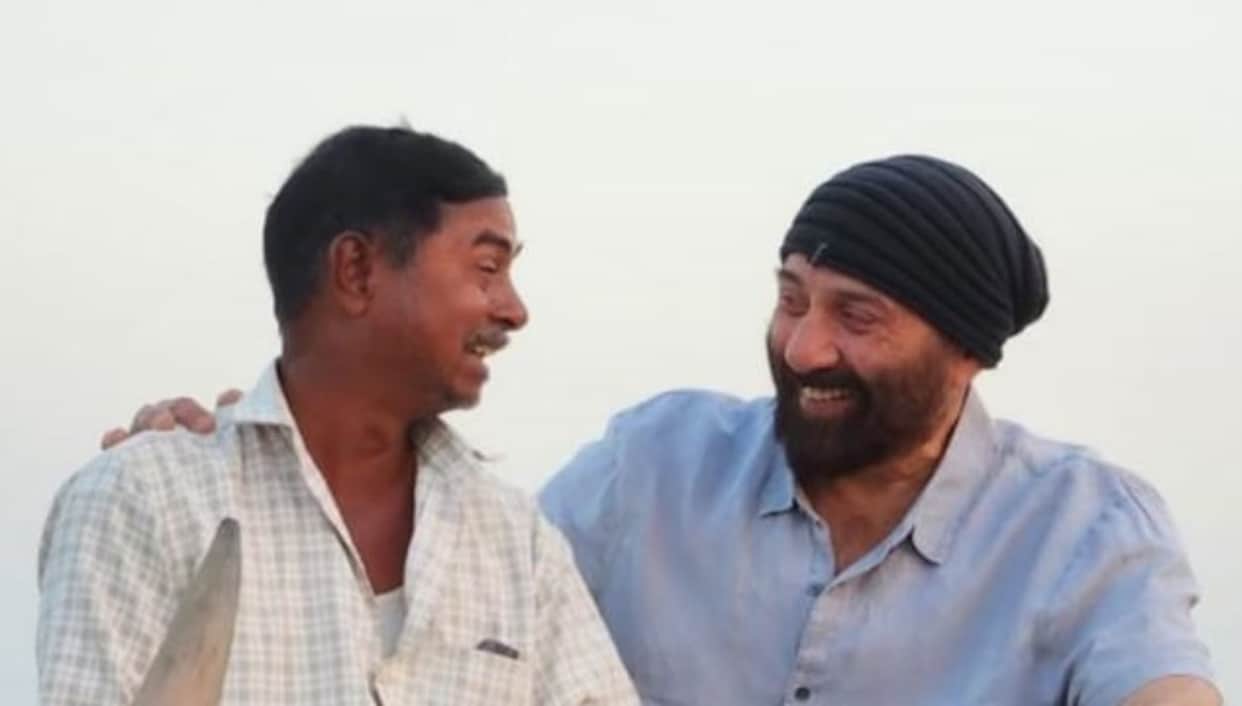 Sunny Deol had funny conversation with farmer he fails to recognise gadar 2 actor video goes viral on internet