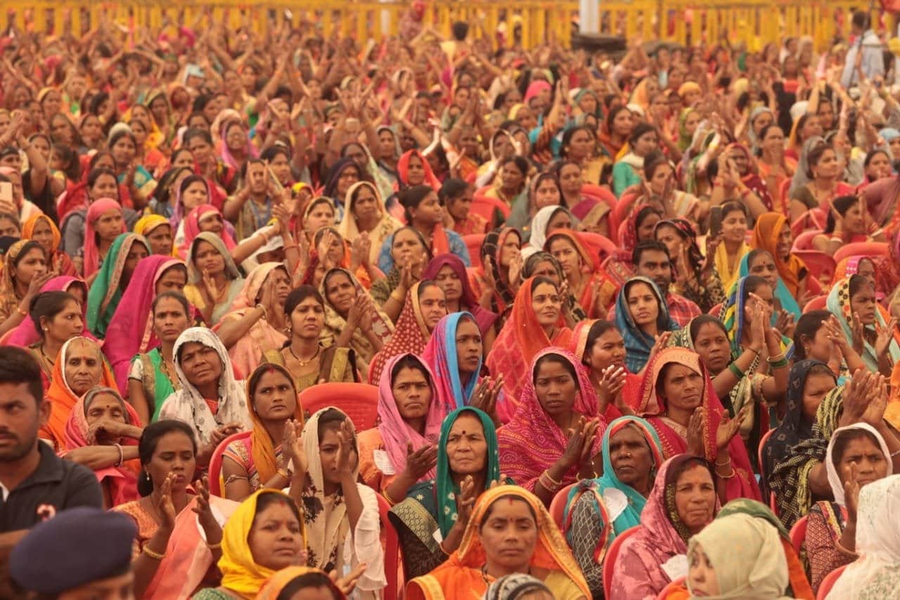 MP News: CM Shivraj inaugurated Ladli Bahna Yojana by honoring women