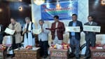 सिक्किम में डाक टिकट जारी करते केंद्रीय मंत्री