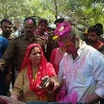 होली खेलते हुए तेज प्रताप यादव।