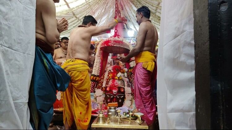 Mahakal Holi: देश में सबसे पहले बाबा महाकाल ने खेली होली, भक्तिरस के रंग में सराबोर हुए श्रद्धालु बाबा महाकाल