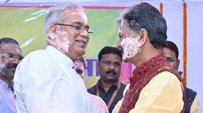 chhattisgarh cm bhupesh baghel and assembly speaker in holi celebration photos
