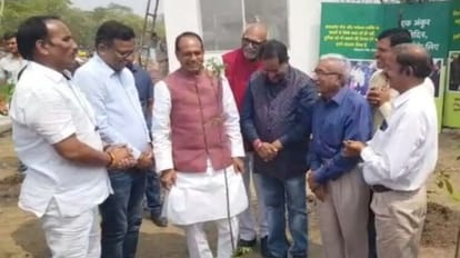 प्रीतम लोधी ने सीएम के साथ लगाया पौधा