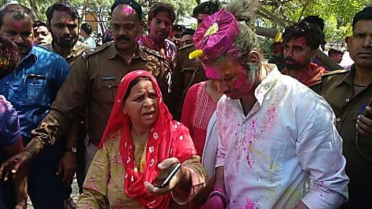 Bihar : तेज प्रताप की ‘लट्ठमार’ से पहले लालू परिवार की होली के रंग में CBI का भंग या और गहरा रंग