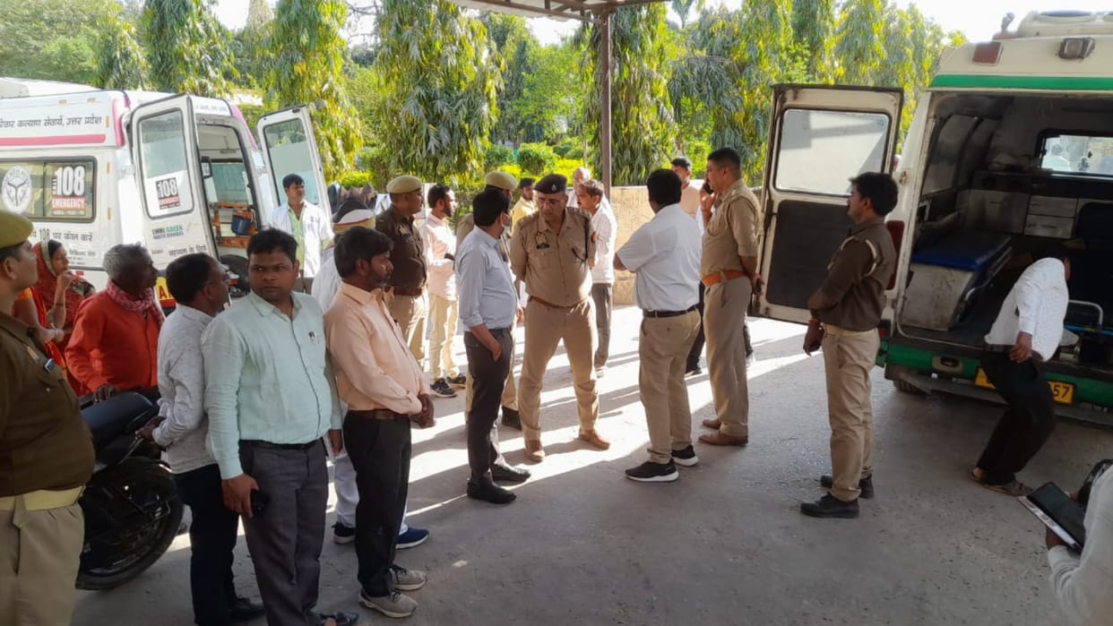Four died in an accident in Akbarpur Nagar in Ambedkar nagar.