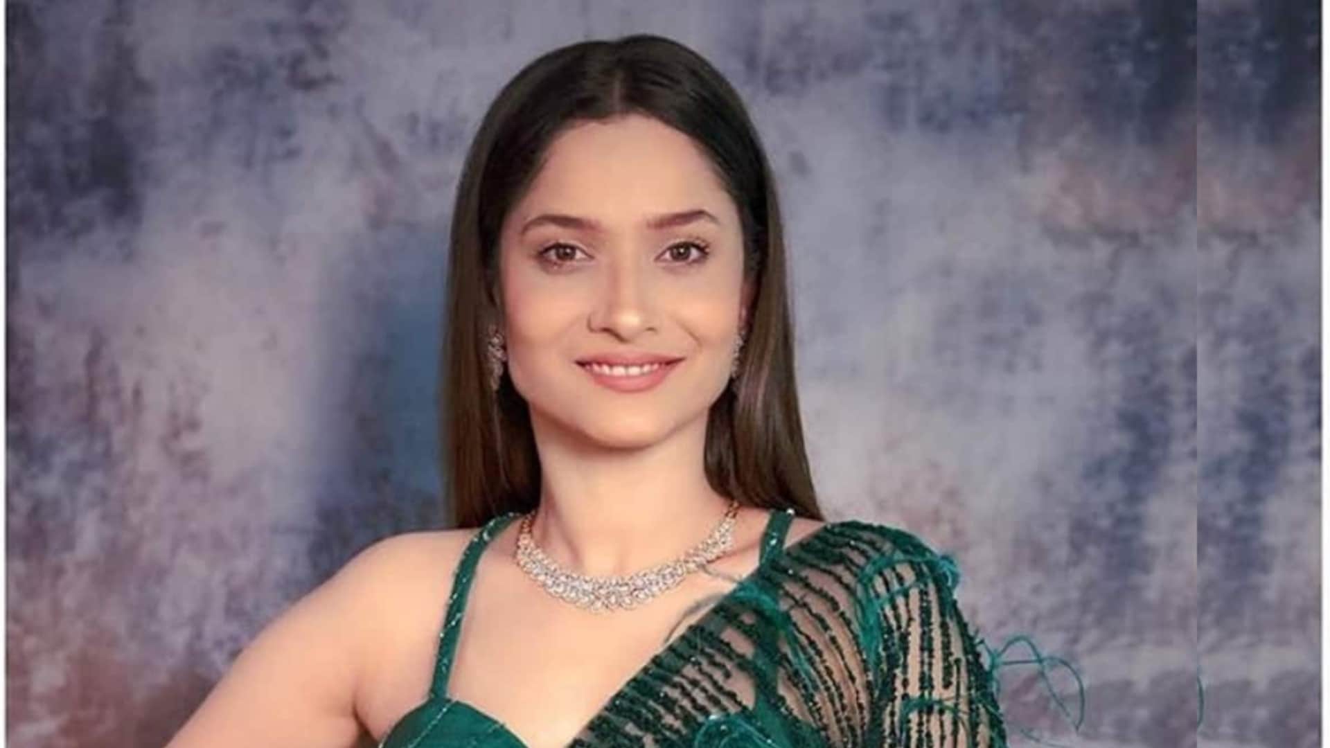 Bigg Boss 17 Ankita Lokhande discussing Sushant Singh Rajput with Abhishek Kumar Actress get emotional