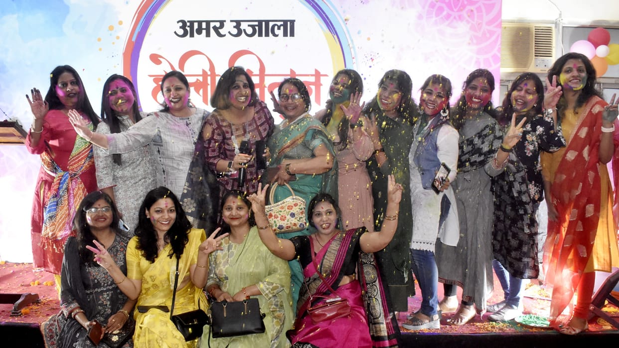 holi celebration in gorakhpur with amar ujala