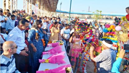 Camel shows stunts at Pushkar International Holi Festival