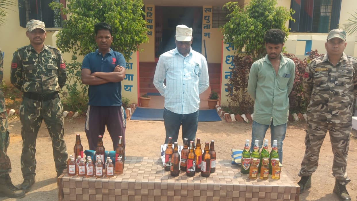 bastar police arrested three with illegal liquor in jagdalpur