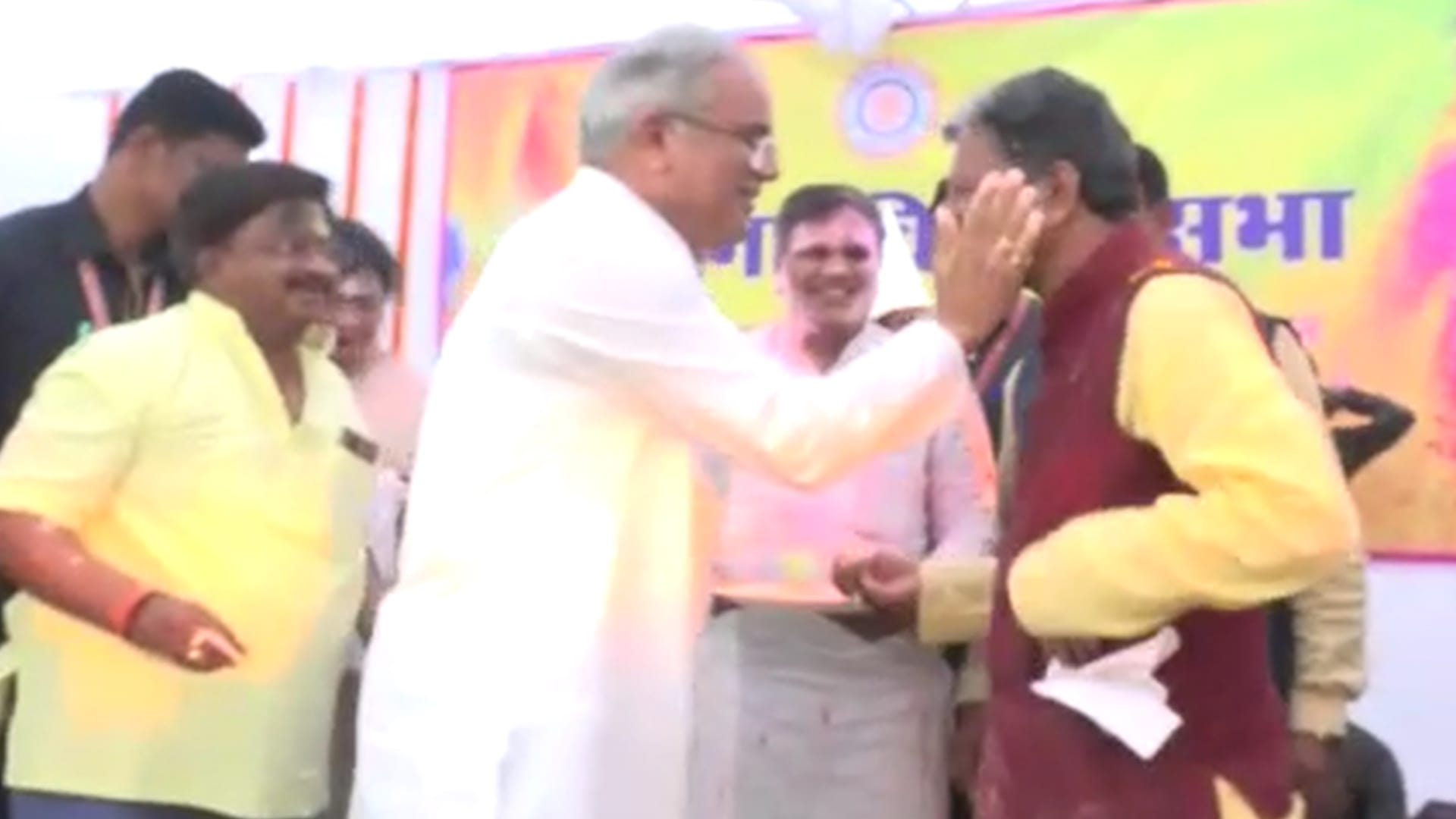 chhattisgarh cm bhupesh baghel and assembly speaker in holi celebration photos
