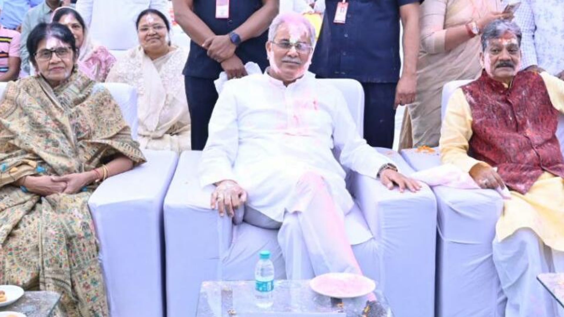 chhattisgarh cm bhupesh baghel and assembly speaker in holi celebration photos