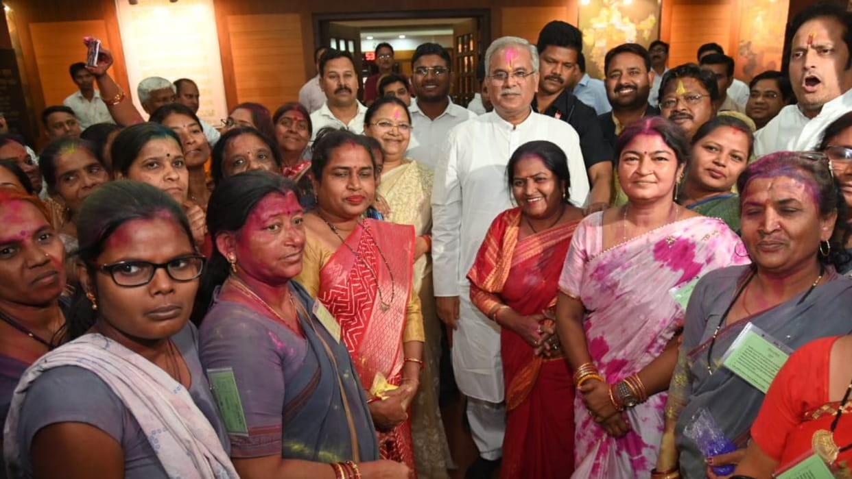 chhattisgath anganwadi workers expressed gratitude to cm bhupesh for honorarium increase
