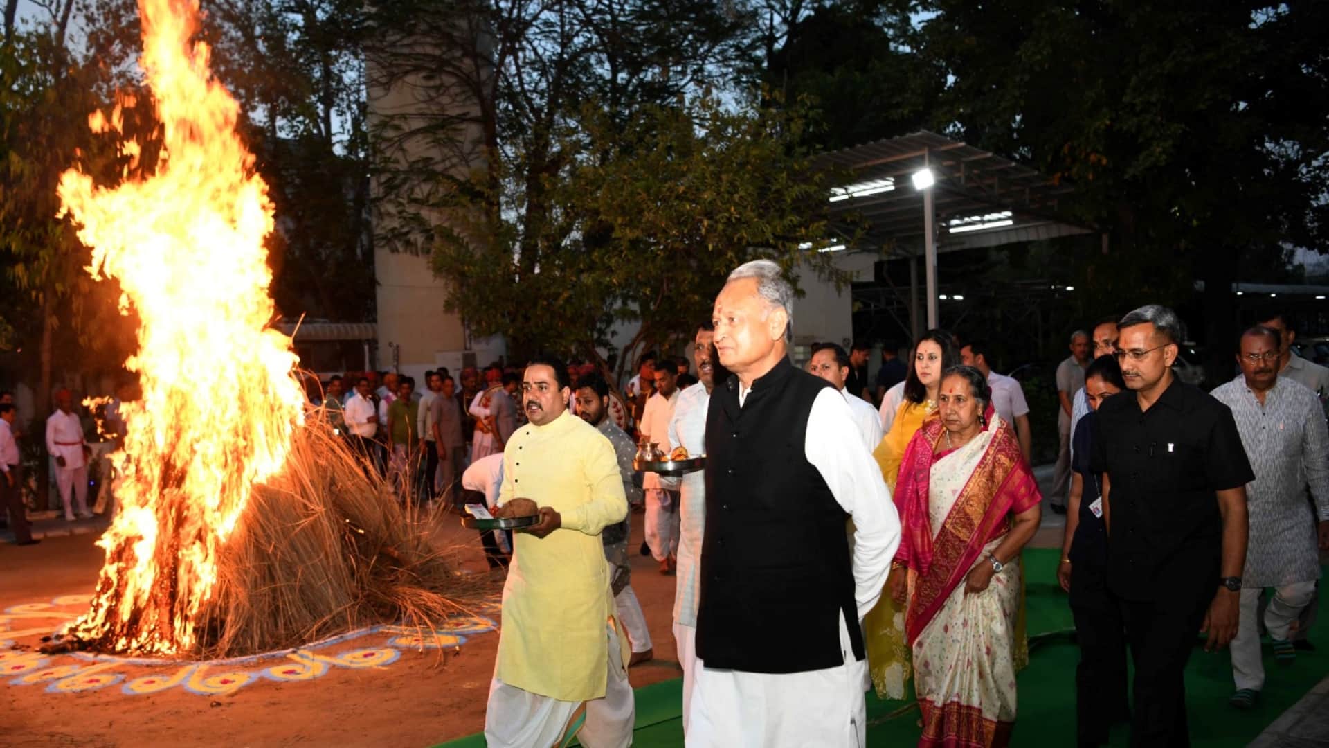 Rajasthan CM Ashok Gehlot performed Holika Dahan at Chief Minister residence
