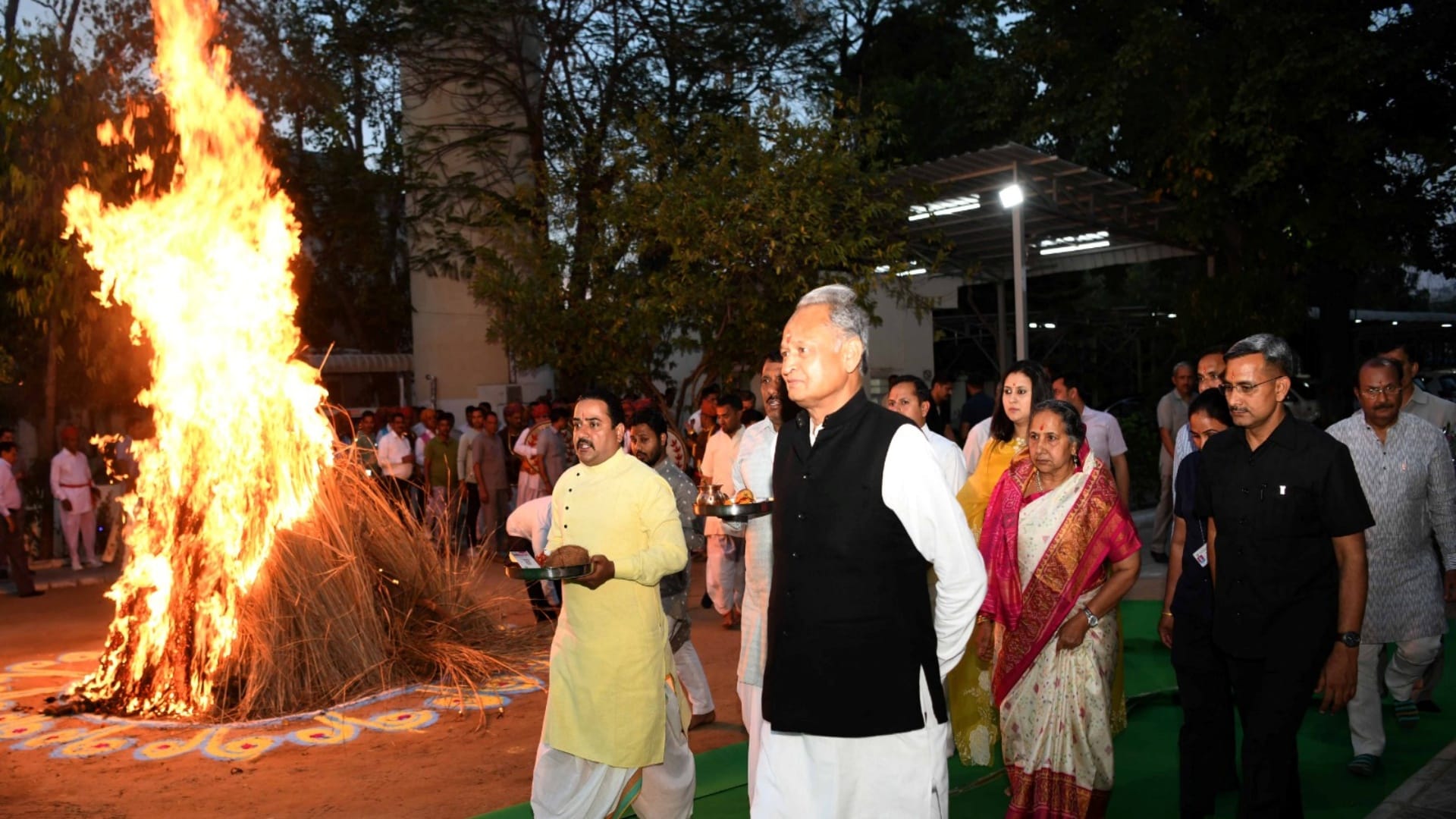 Rajasthan CM Ashok Gehlot performed Holika Dahan at Chief Minister residence