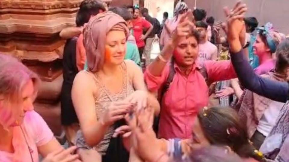 Thousands of devotees from abroad arrived to enjoy Holi in Mathura