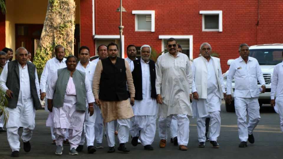 Congress MLAs of Haryana submitted memorandum to the Governor