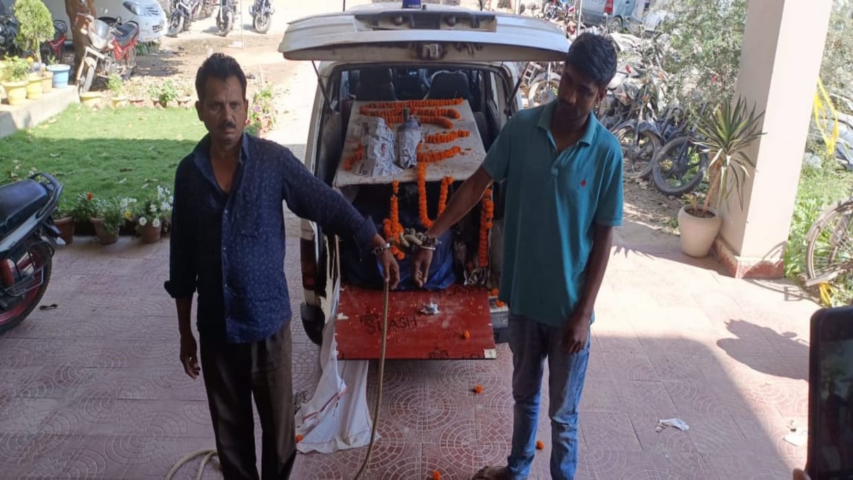 Liquor being brought in a coffin from Jharkhand in Nalanda seized three smugglers arrested