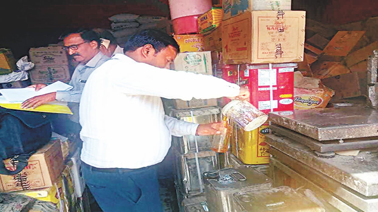 Game of adulteration on festivals: Five quintals of adulterated cheese destroyed in Baghpat, 158 liters in Mee