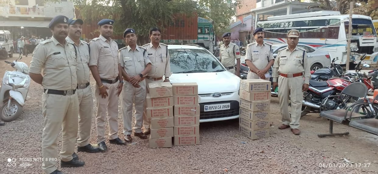 MP News: 18 cases of illegal liquor were coming in a car from Jabalpur, police arrested two