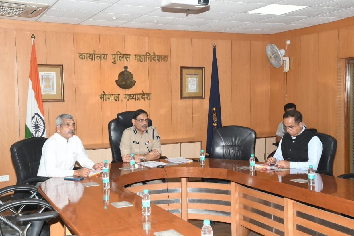 MP Holi Celebration: Don't fall in color, DGP's warning - deal strictly with those who commit indecency