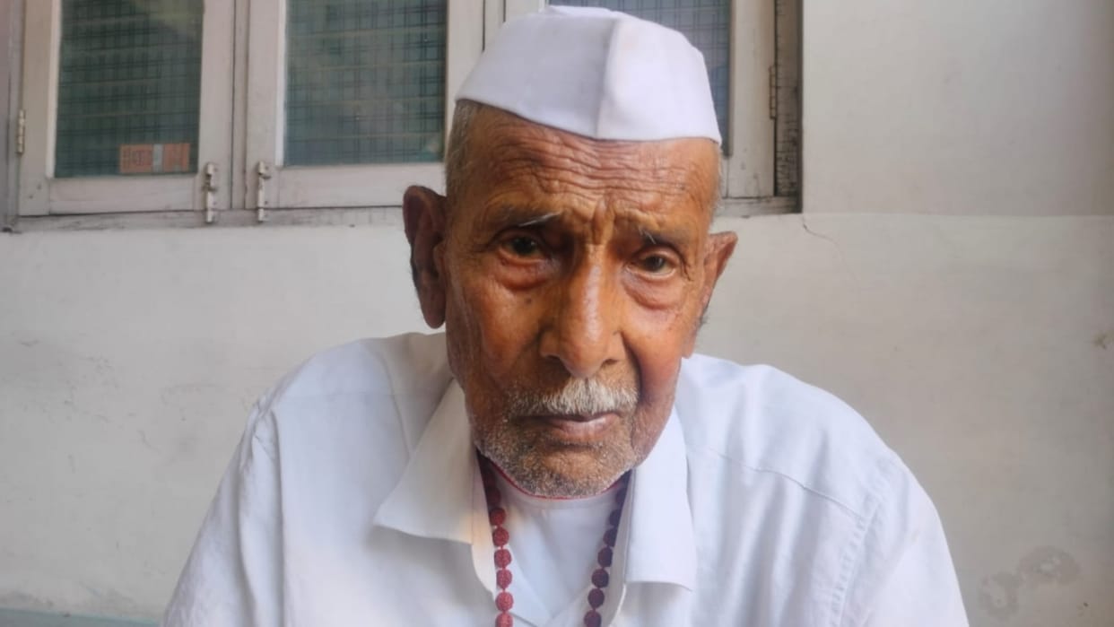 UP: Elderly Nathu Singh has donated his property of crores to government but did not give it to his son